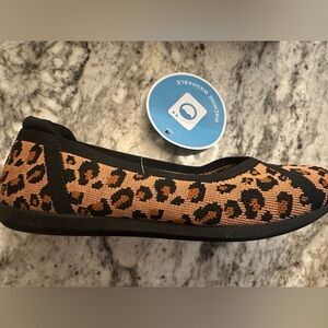 Clarks Dark Tan flat Size 8 NWT